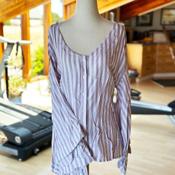 Super cute striped top with ruffled sleeves - Picture 1 of 7